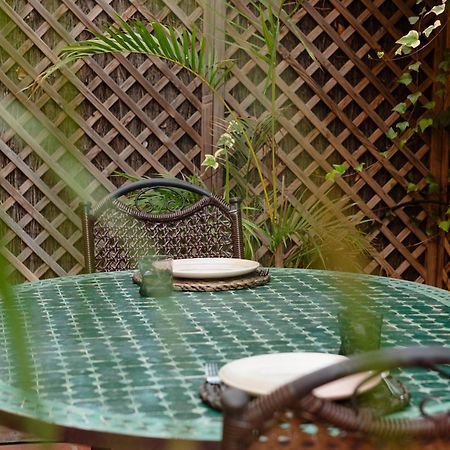 Ground Floor Holiday Apartment With Terrace And Pool In Puerto Banus, Marbella Eksteriør bilde