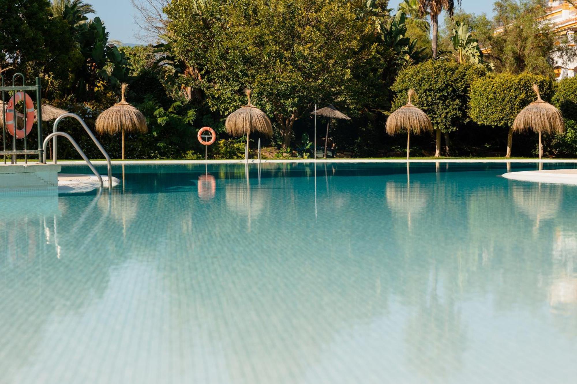 Ground Floor Holiday Apartment With Terrace And Pool In Puerto Banus, Marbella Eksteriør bilde