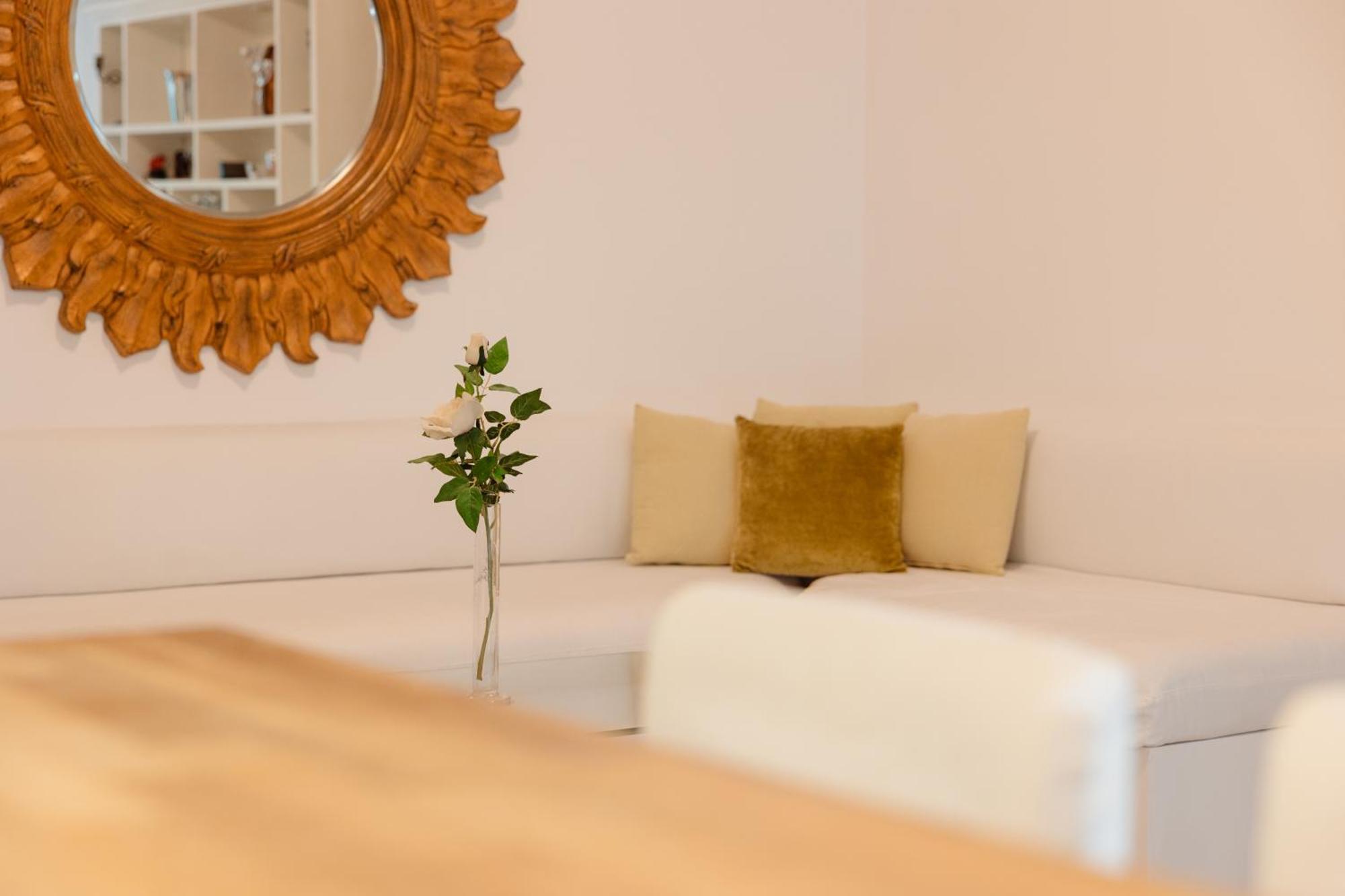 Ground Floor Holiday Apartment With Terrace And Pool In Puerto Banus, Marbella Eksteriør bilde