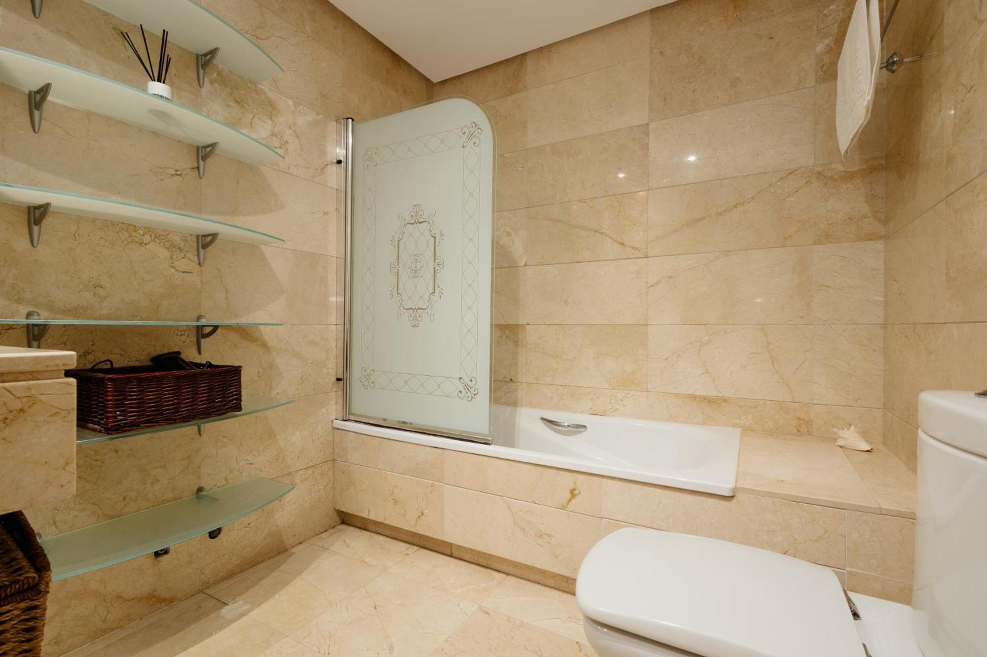 Ground Floor Holiday Apartment With Terrace And Pool In Puerto Banus, Marbella Eksteriør bilde