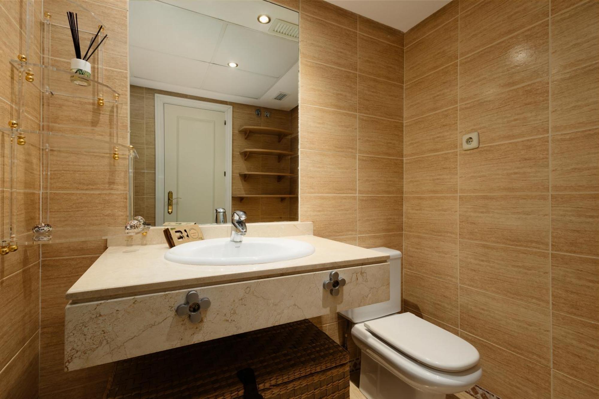 Ground Floor Holiday Apartment With Terrace And Pool In Puerto Banus, Marbella Eksteriør bilde