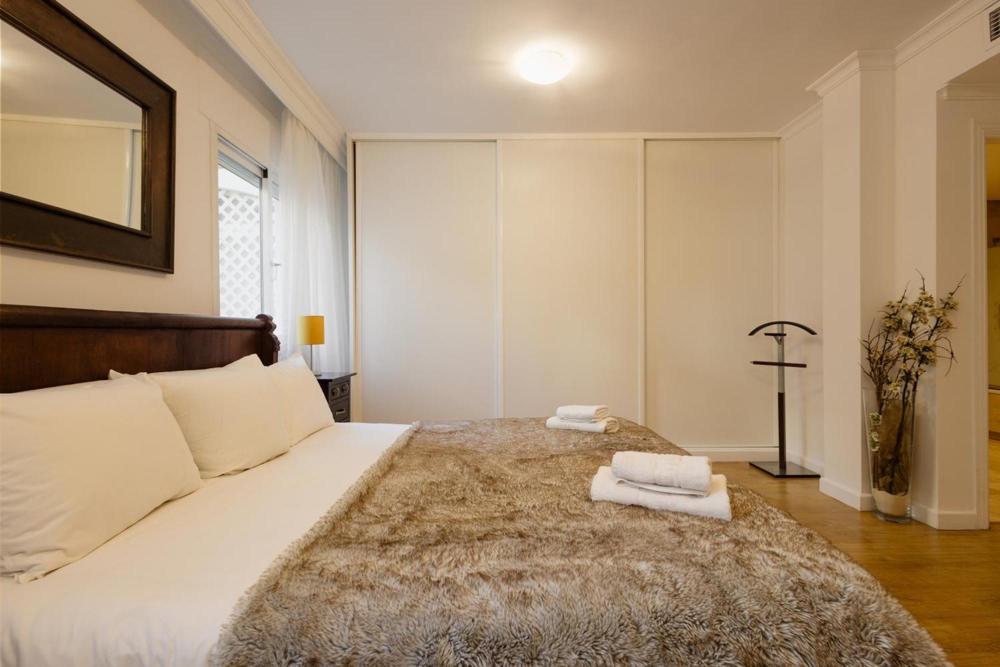 Ground Floor Holiday Apartment With Terrace And Pool In Puerto Banus, Marbella Eksteriør bilde