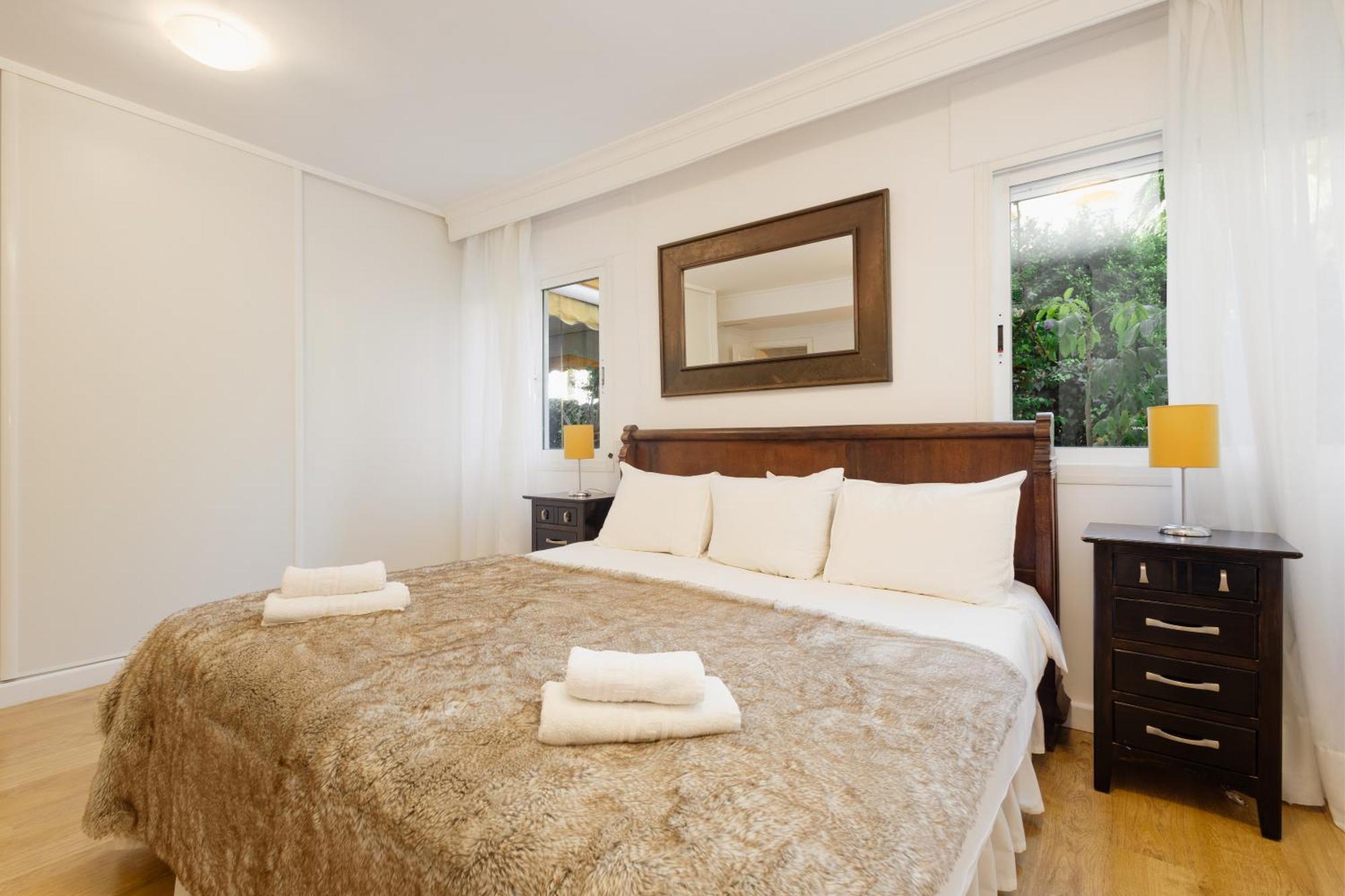 Ground Floor Holiday Apartment With Terrace And Pool In Puerto Banus, Marbella Eksteriør bilde