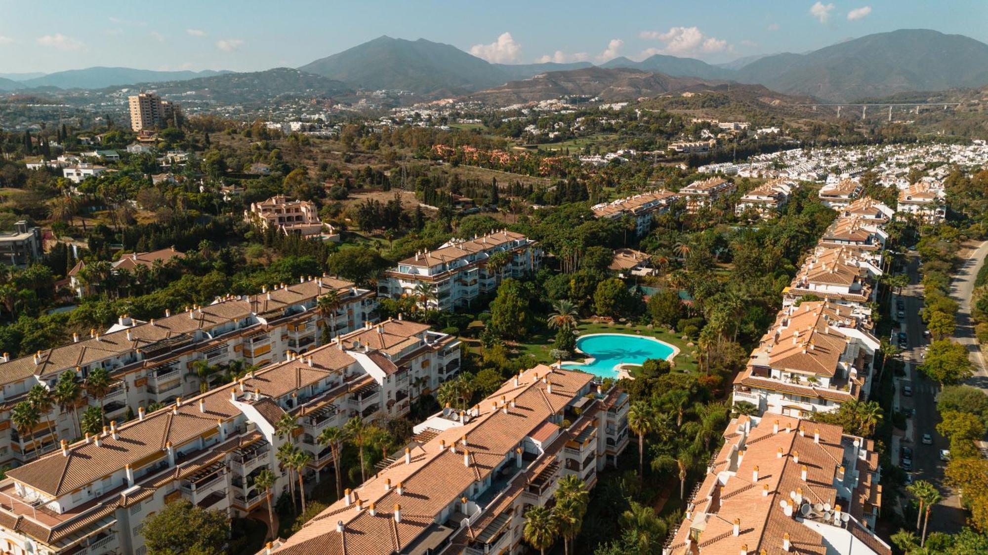 Ground Floor Holiday Apartment With Terrace And Pool In Puerto Banus, Marbella Eksteriør bilde