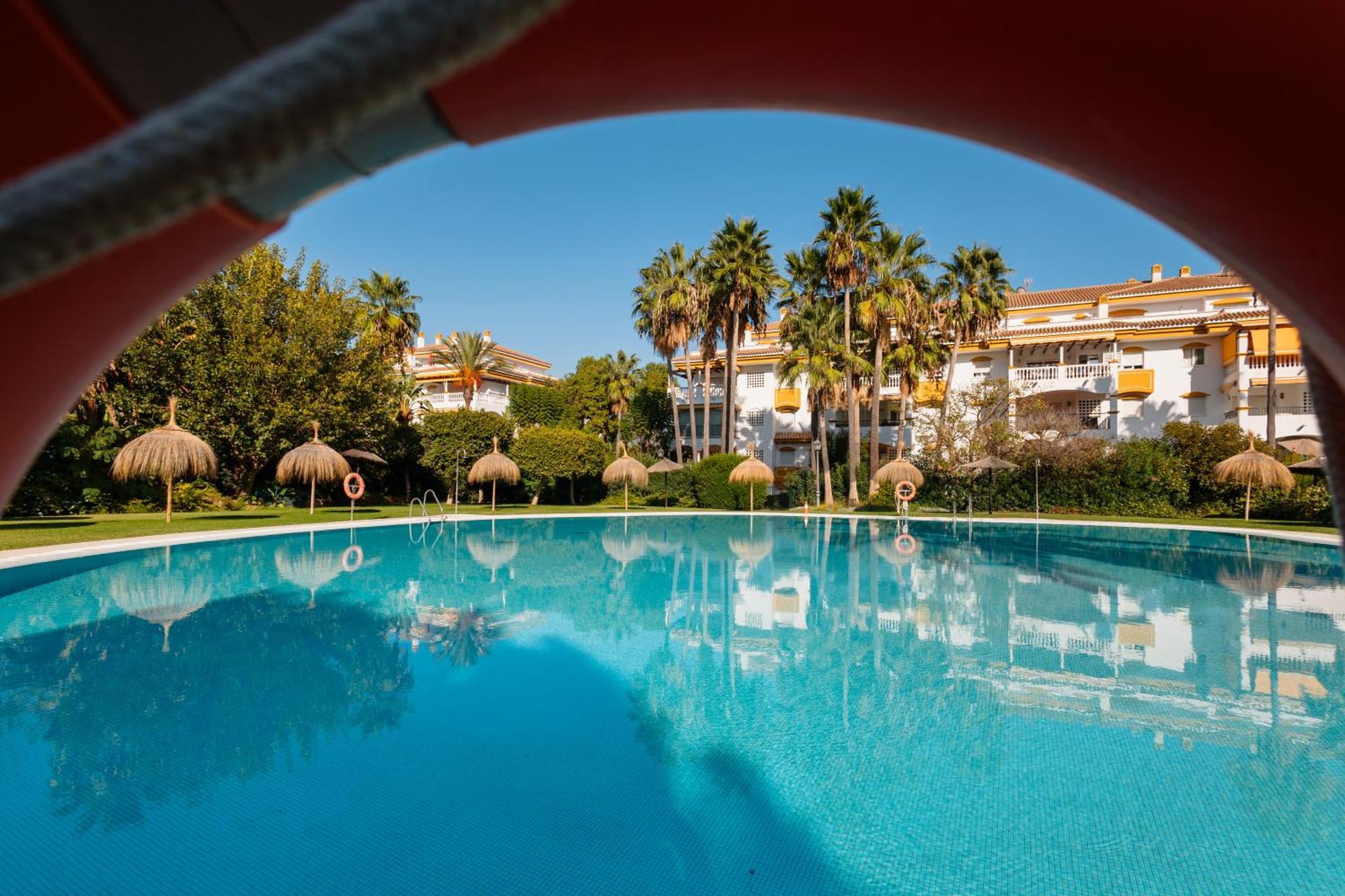 Ground Floor Holiday Apartment With Terrace And Pool In Puerto Banus, Marbella Eksteriør bilde
