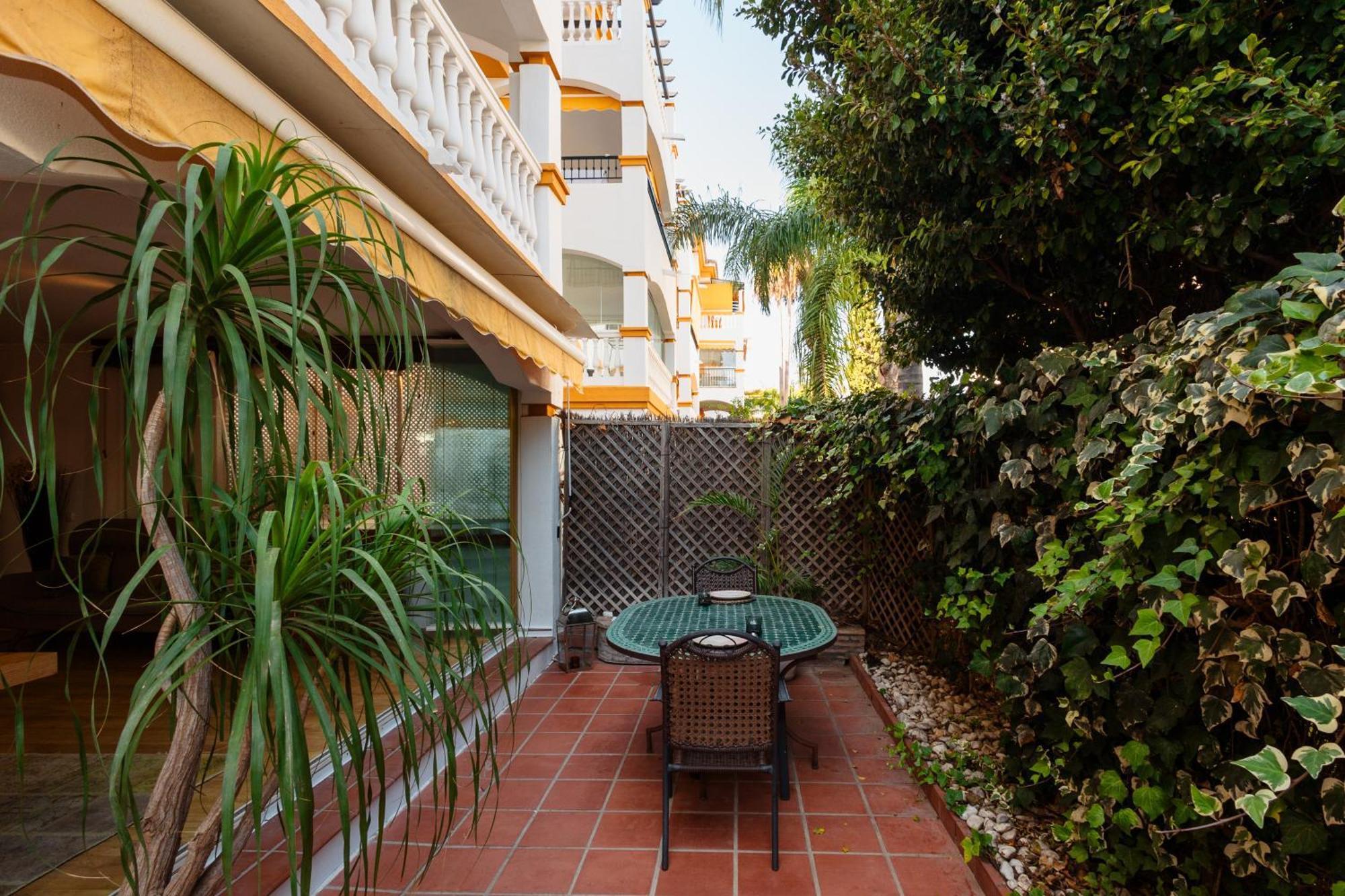 Ground Floor Holiday Apartment With Terrace And Pool In Puerto Banus, Marbella Eksteriør bilde